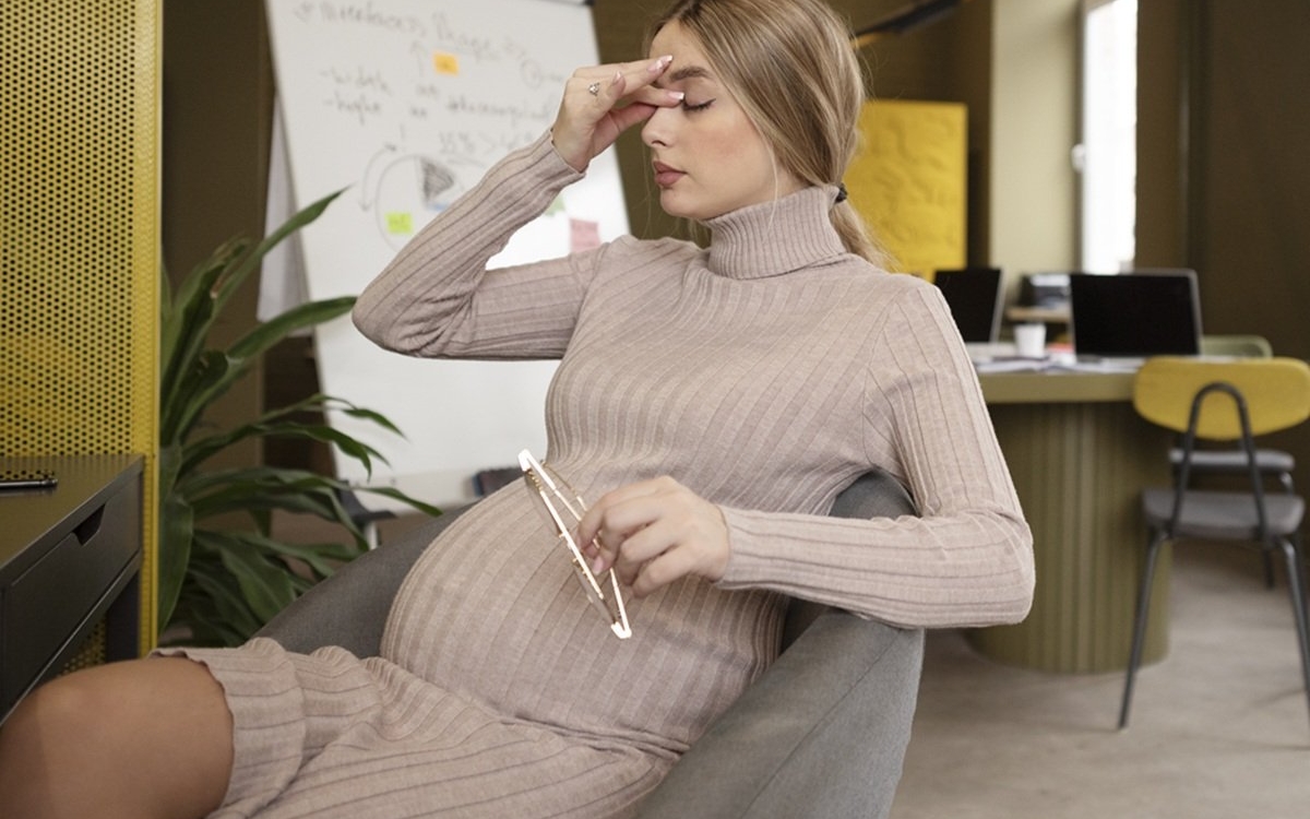 „Nu mă simt fericită tot timpul.” Confesiunile femeilor care trăiesc sarcina diferit decât și-au imaginat