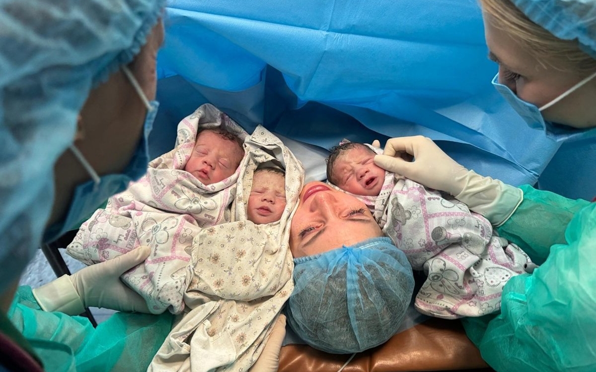 Un caz la 100.000. O femeie din Timișoara a născut tripleți concepuți pe cale naturală