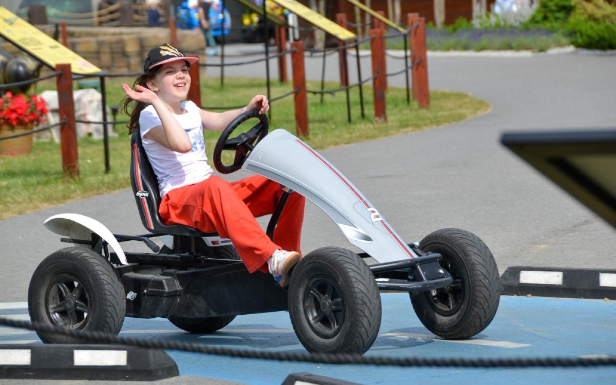 Karturile electrice pentru copii și primele experiențe de condus în siguranță