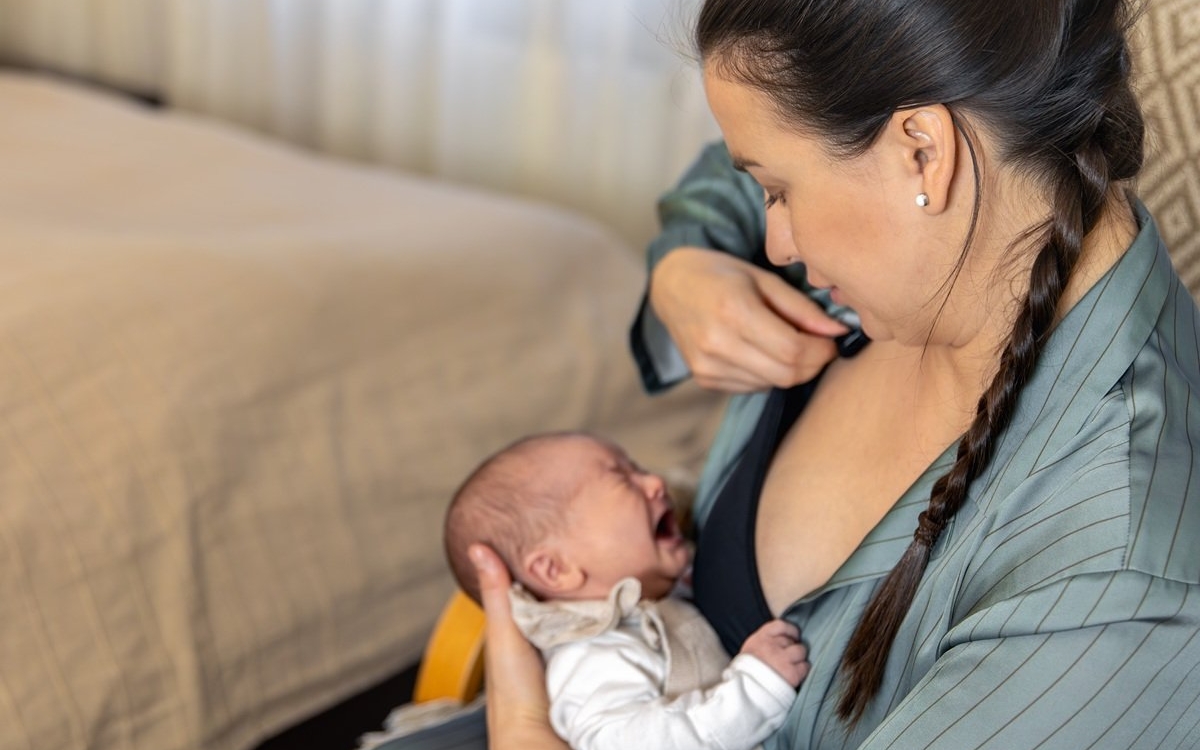 „Nu am lapte suficient.” Teama care macină mii de mame și le face să renunțe la alăptare