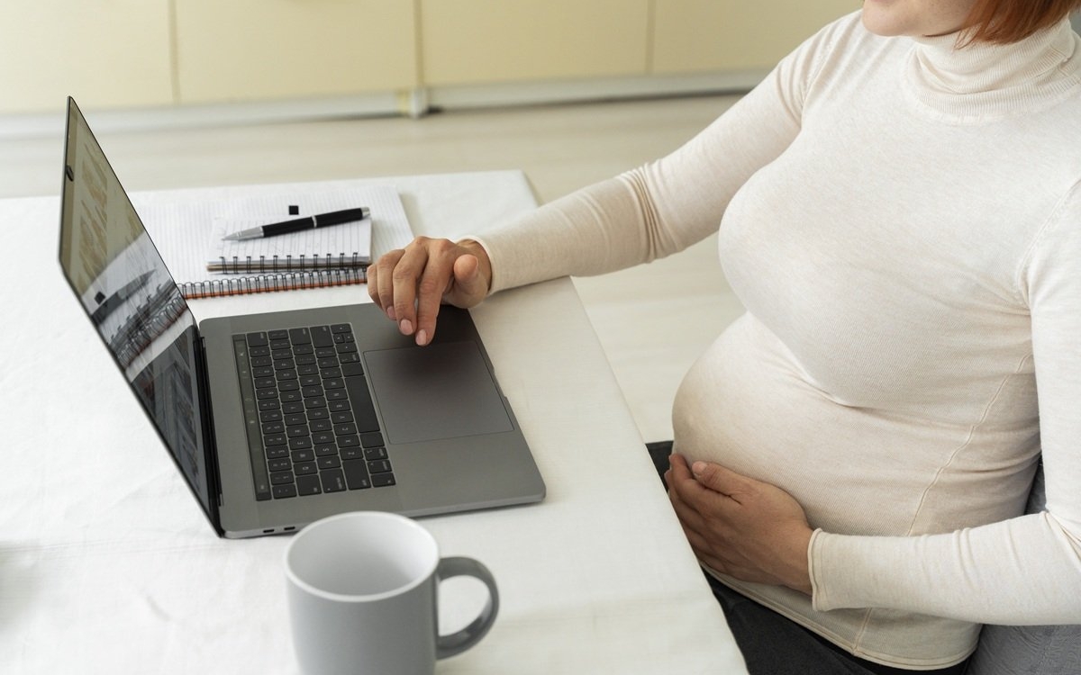 O mamă primește despăgubiri de peste 20 de milioane de dolari după ce bebelușul ei a murit. Firma nu i-a permis să lucreze de acasă