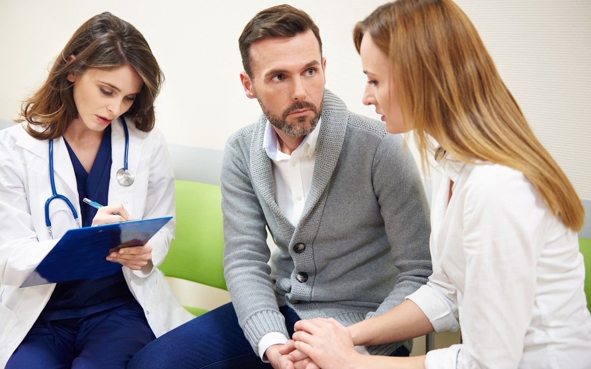 Bărbații și infertilitatea în 2026. Problema poate fi la ei, dar rămâne un subiect despre care puțini vorbesc deschis