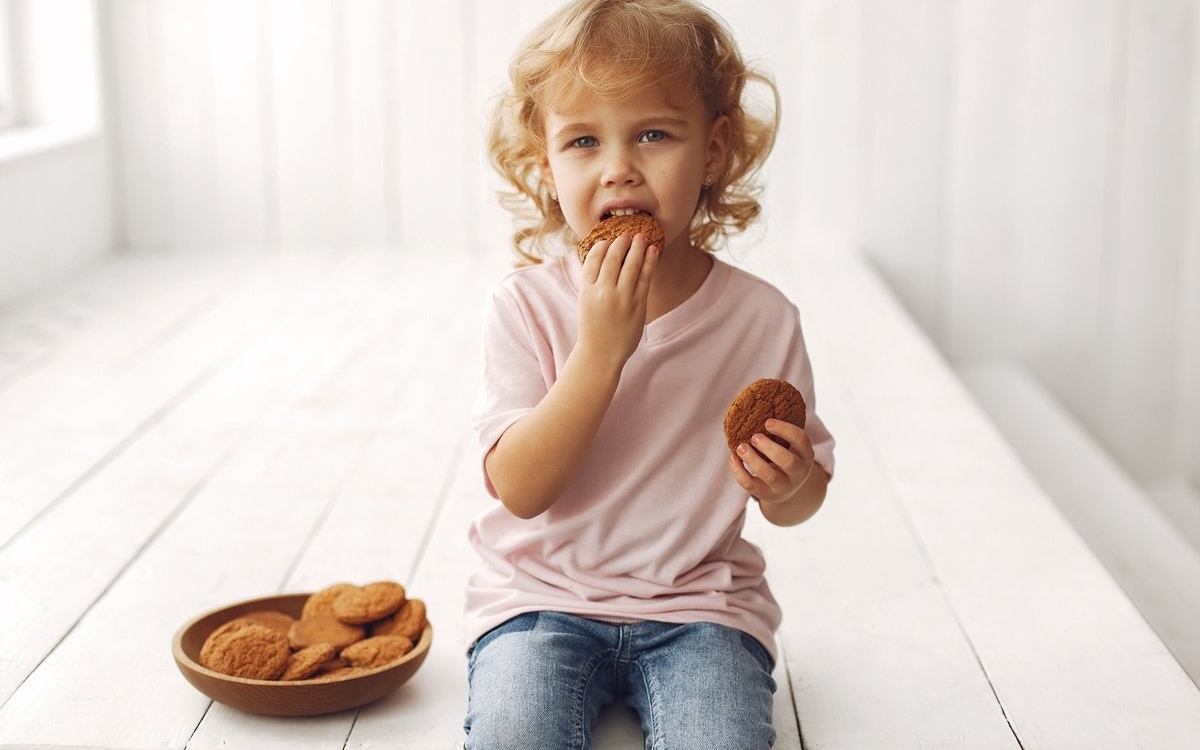 O fetiță de 3 ani a murit după ce a fost înfometată de părinții vegetarieni. Ar fi mâncat doar unt, iaurt și linte