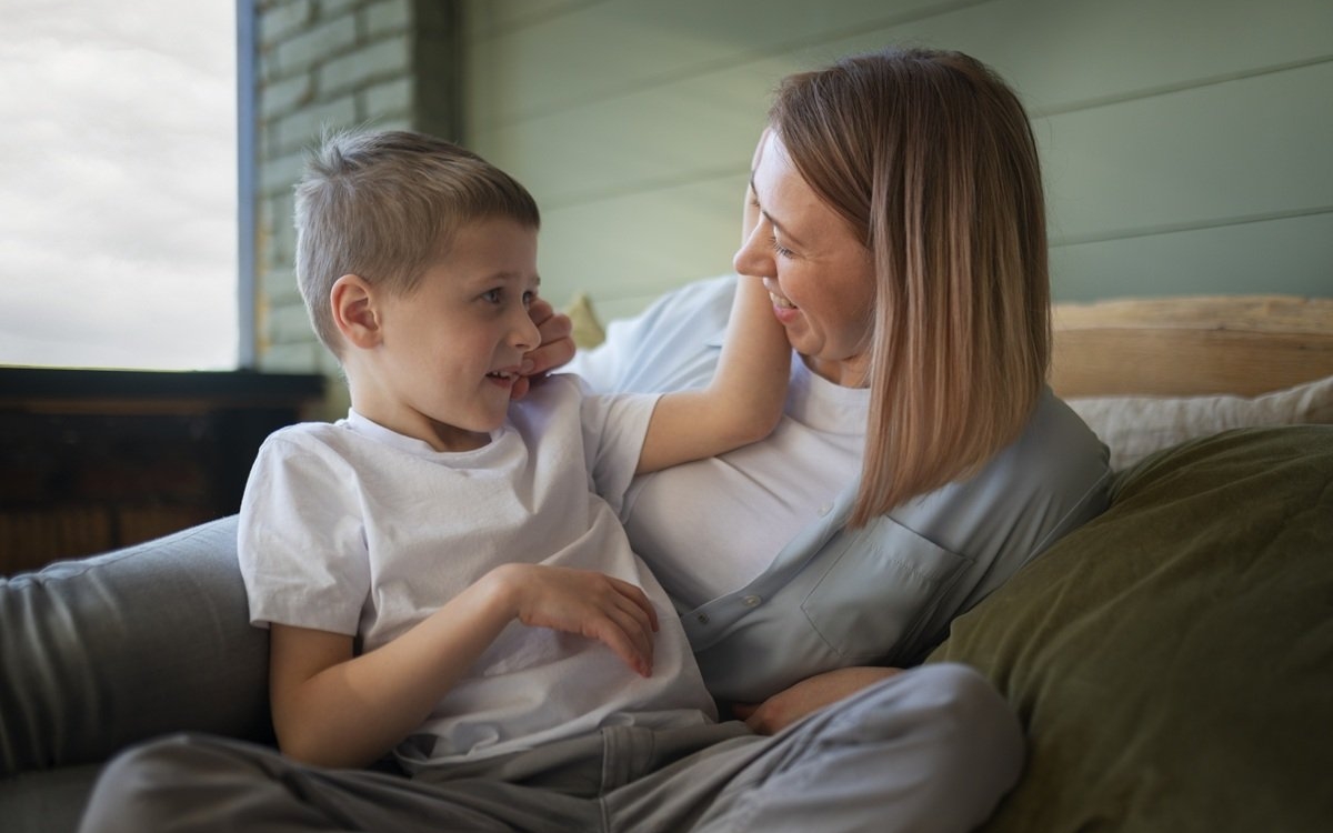 Cum să-i explic copilului meu cu autism că este diferit, dar într-un sens bun și pozitiv