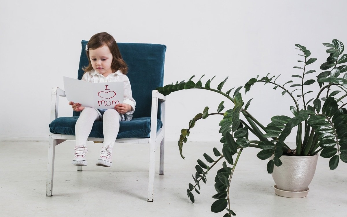 Copiii „cuminți” nu sunt întotdeauna fericiți. Ce se ascunde, de fapt, în sufletul și mintea unui copil care acceptă tot ce i se cere