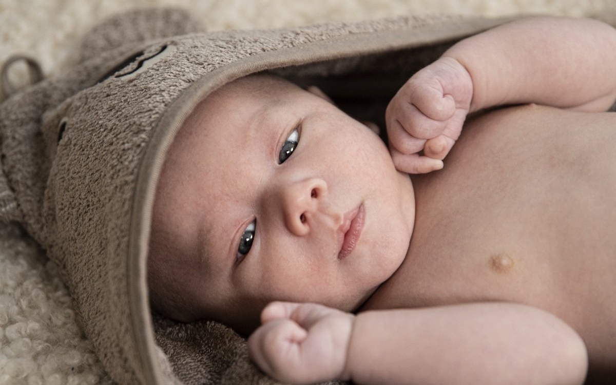 Colicile la bebeluși - cauze, simptome și soluții