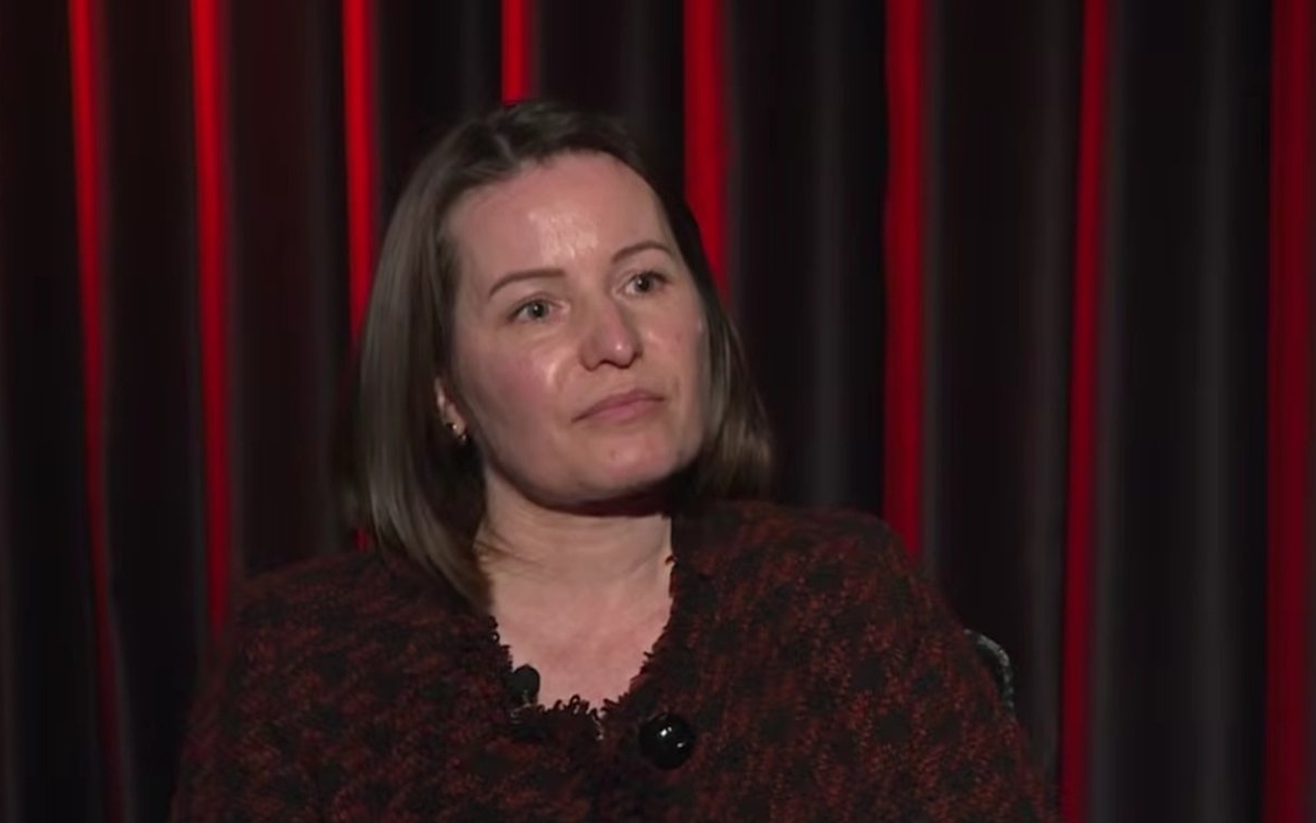 „Mi-au bătut copilul în spital. L-au ținut legat de pat și nu i-au dat să mănânce. Era un schelet". Durerea de nedescris a unei mame