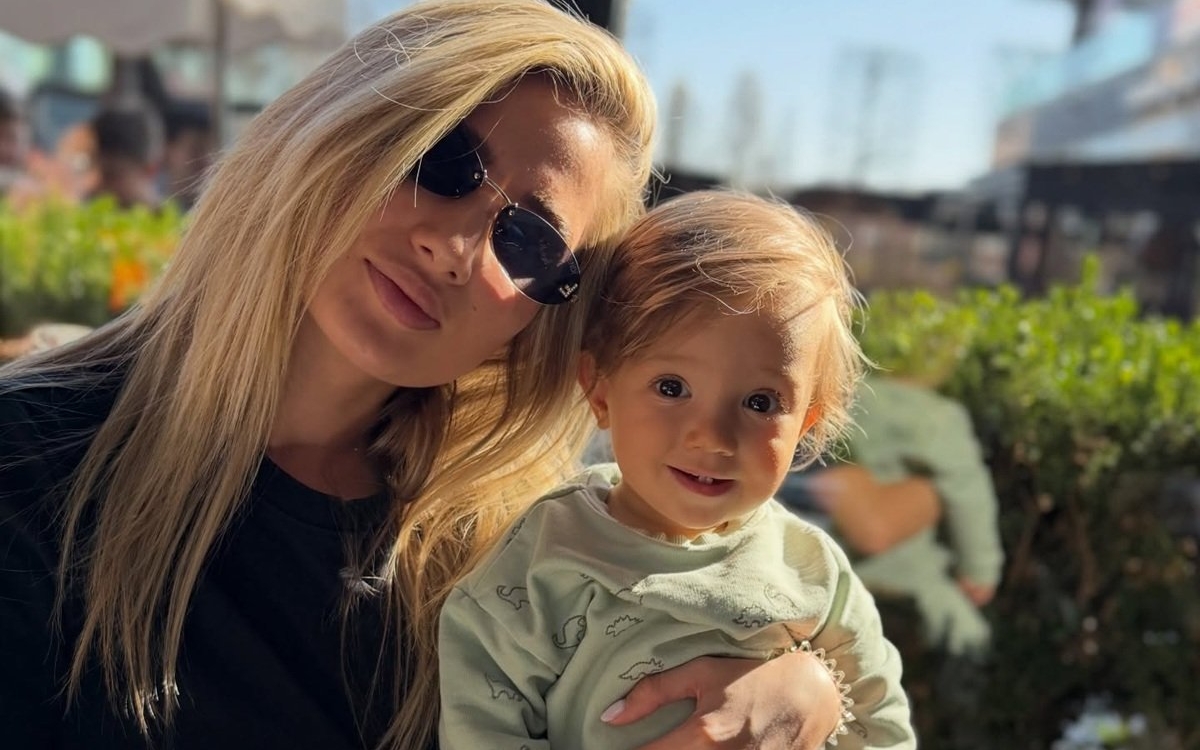 Ce mare a crescut fiul Claudiei Puican. Vedeta zâmbește deși în presă se zvonește că ar urma să divorțeze