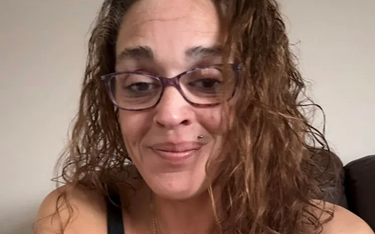 O mamă a rămas paralizată după ce a fost diagnosticată cu fasciita necrozantă, în urma operației de cezariană. Medicii au folosit ustensile nesterilizate