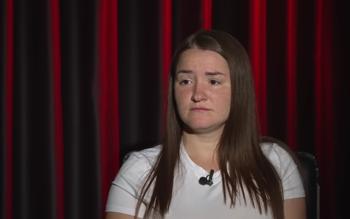 Durere prea grea pentru sufletul unui copil. „Mama și-a adus în casă alt bărbat, în timp ce tata era la pat. Toți 3 dormeau în aceeași cameră”