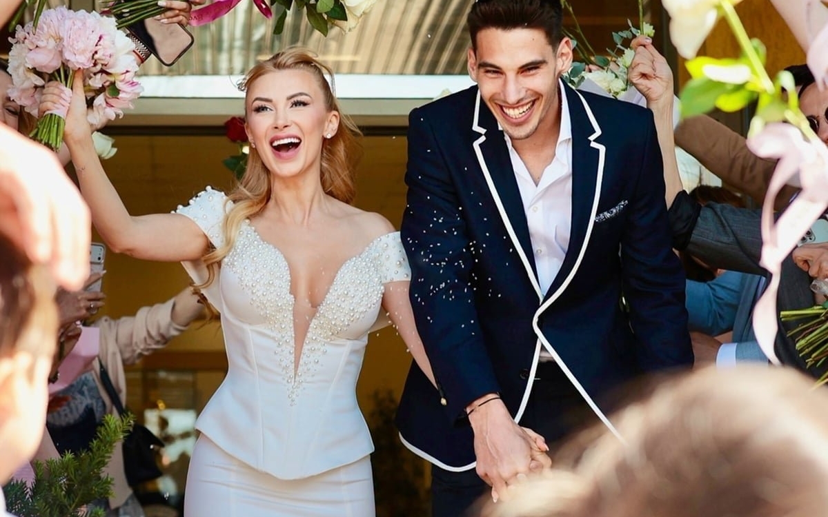 Andreea Bălan și Victor Cornea s-au căsătorit în mare secret. Primele imagini de la cununia lor în cadru restrâns