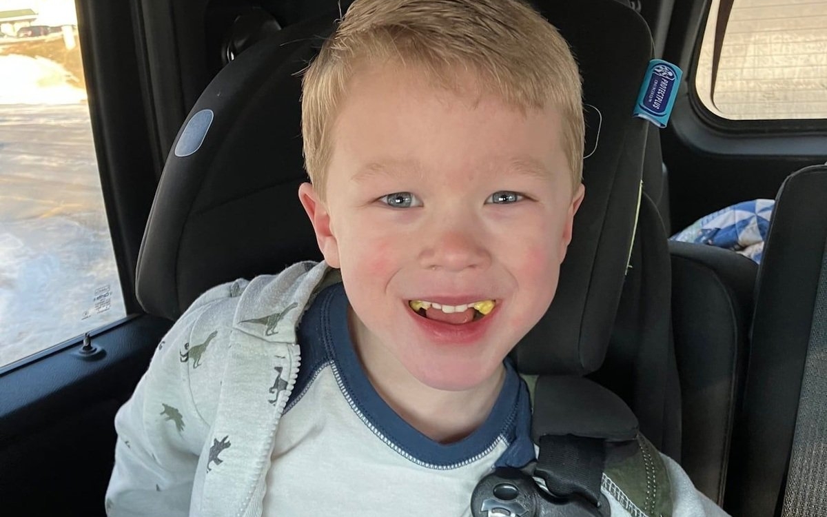 Erou la 5 ani! Un băiețel se zbate între viață și moarte după ce și-a salvat fratele mai mic de la înec