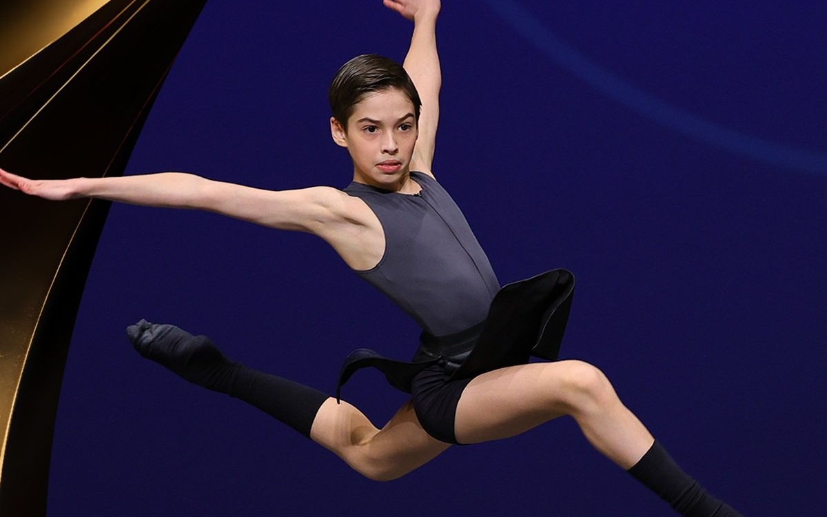 Eduard Bogdan, un tânăr balerin de doar 12 ani de la liceul „Dinu Lipatti" din București, a fost admis la Royal Ballet School din Londra