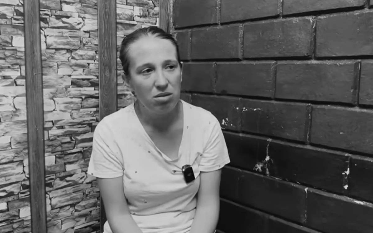 Marina este o mamă eroină care își crește singură cei patru copii. „Soțul mi-a zis că are amantă. A plecat la ea și m-a lăsat cu 4 copii. Mâncam lături de la porci”