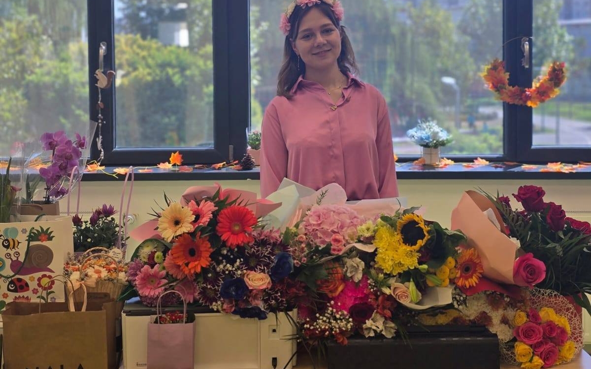 Alexandra, profesor titular la numai 19 ani. „Doamna, te iubim din inimă!” – sunt cuvinte pe care le aud des în sala de grupă. Sunt la început de drum, dar am convingerea că educația înseamnă capacitatea de a deschide suflete"