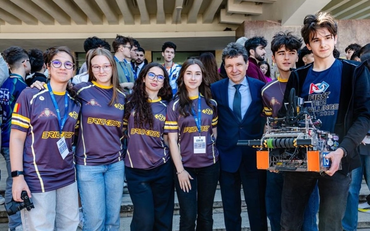 Elevii români, din echipa „Velocity” din Brăila, au câștigat primele 4 locuri la Campionatul Mondial de robotică din SUA. „România e mândră de voi"