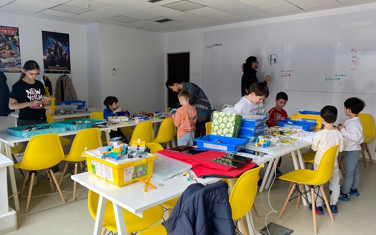 Copiii geniali de la Nerdvana România se pregătesc pentru Competitia de Robotica World Robot Olympiad™, etapa regională