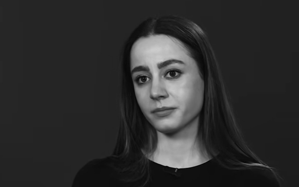 „Îmi e rușine să-mi amintesc de mama mea. Aducea tot felul de bărbați în casă, iar ei se dădeau și la mine. Aveam doar 6 ani”