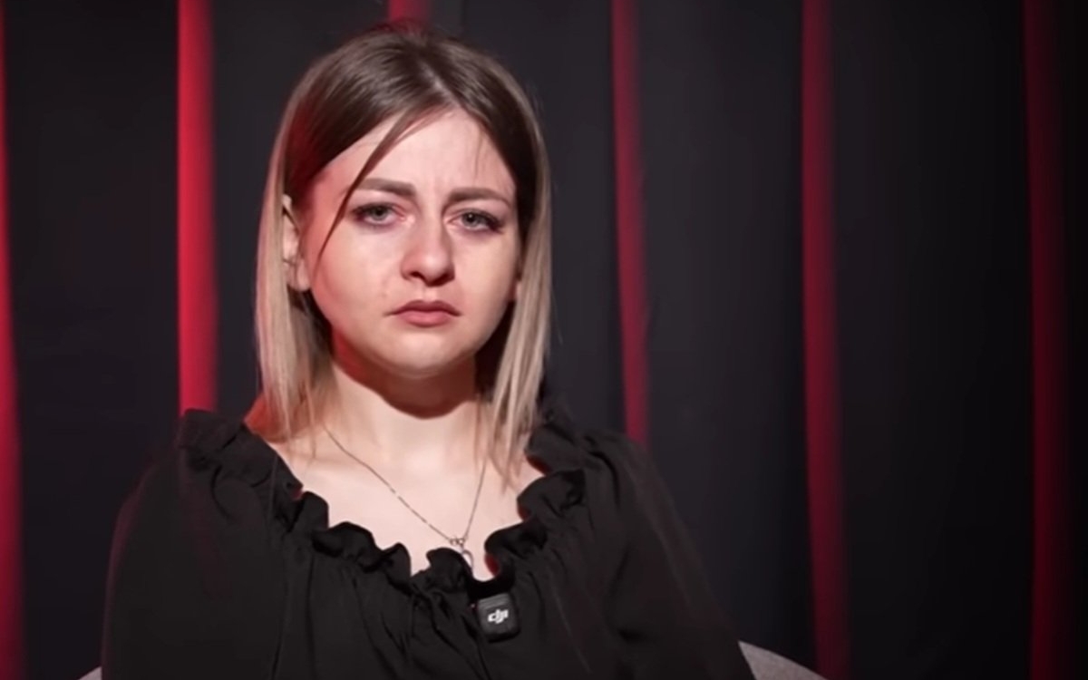 „Soțul mi-a luat copiii și m-a alungat din casă de dragul amantei. Îmi văd băieții de peste gard", suferința de mamă prin care trece Cătălina