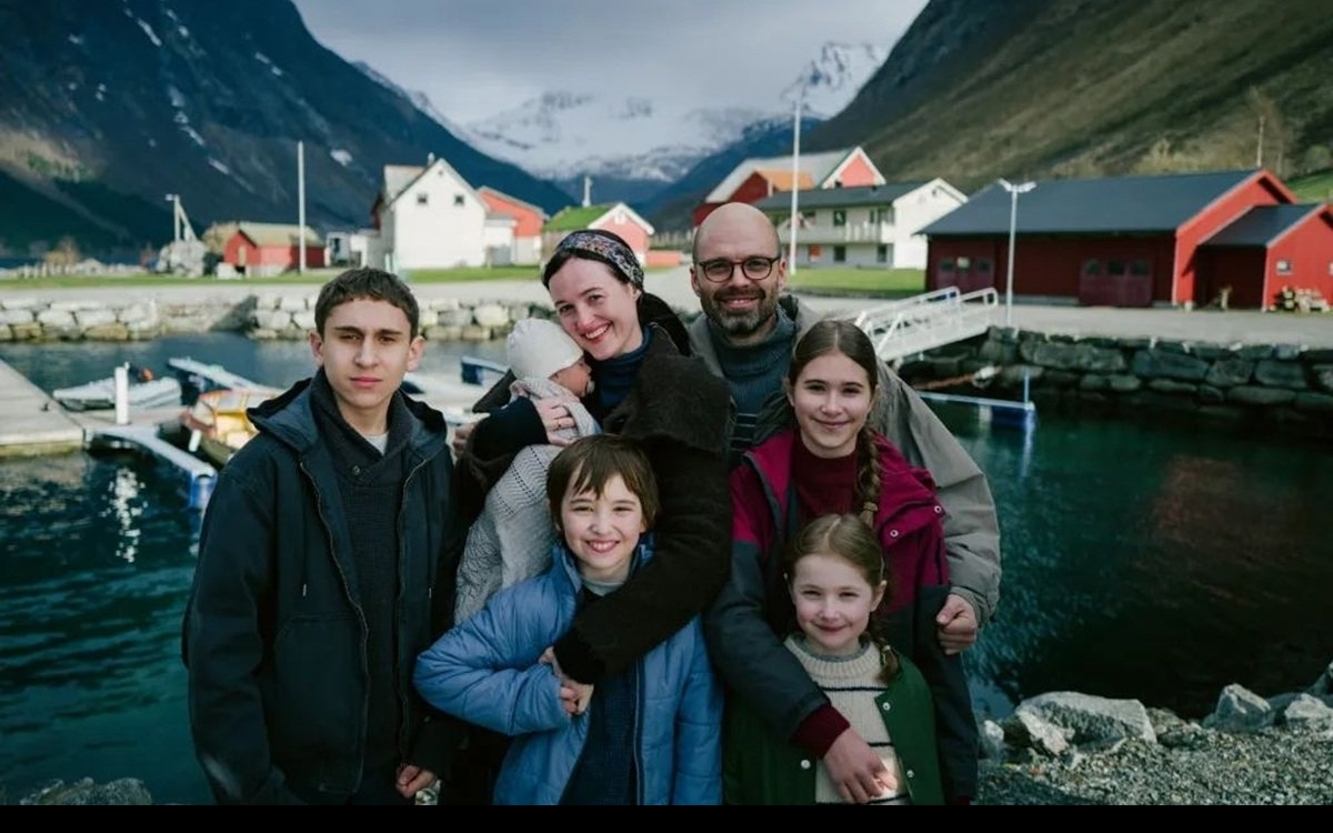 Iubire părintească sau îndoctrinare religioasă? Filmul „Fjord" al lui Cristian Mungiu a împărțit deja internetul în 2 mari tabere
