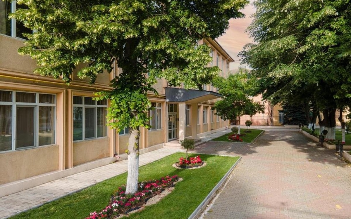 O profesoară din Medgidia a primit arest la domiciliu după ce și-a pălmuit elevul de 10 ani
