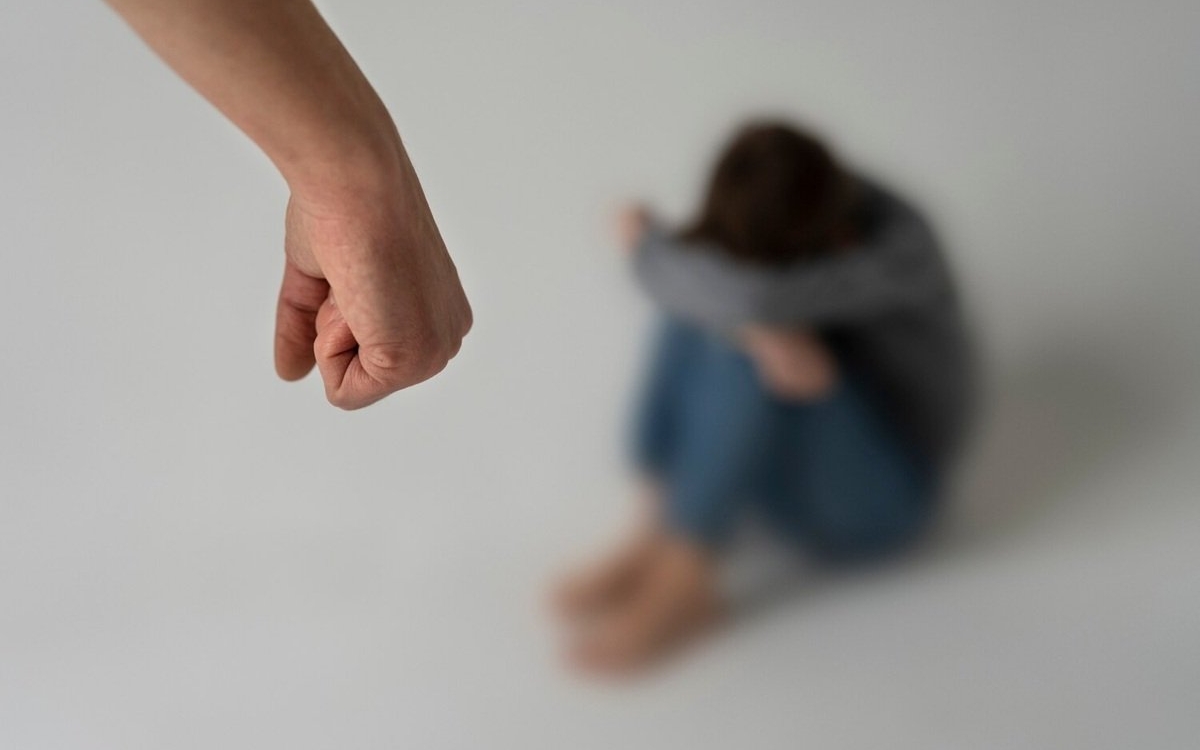 Studiu alarmant: copiii bătuți de părinți au șanse mai mari să aibă note mici la școală și să ajungă victimele bulliyng-ului