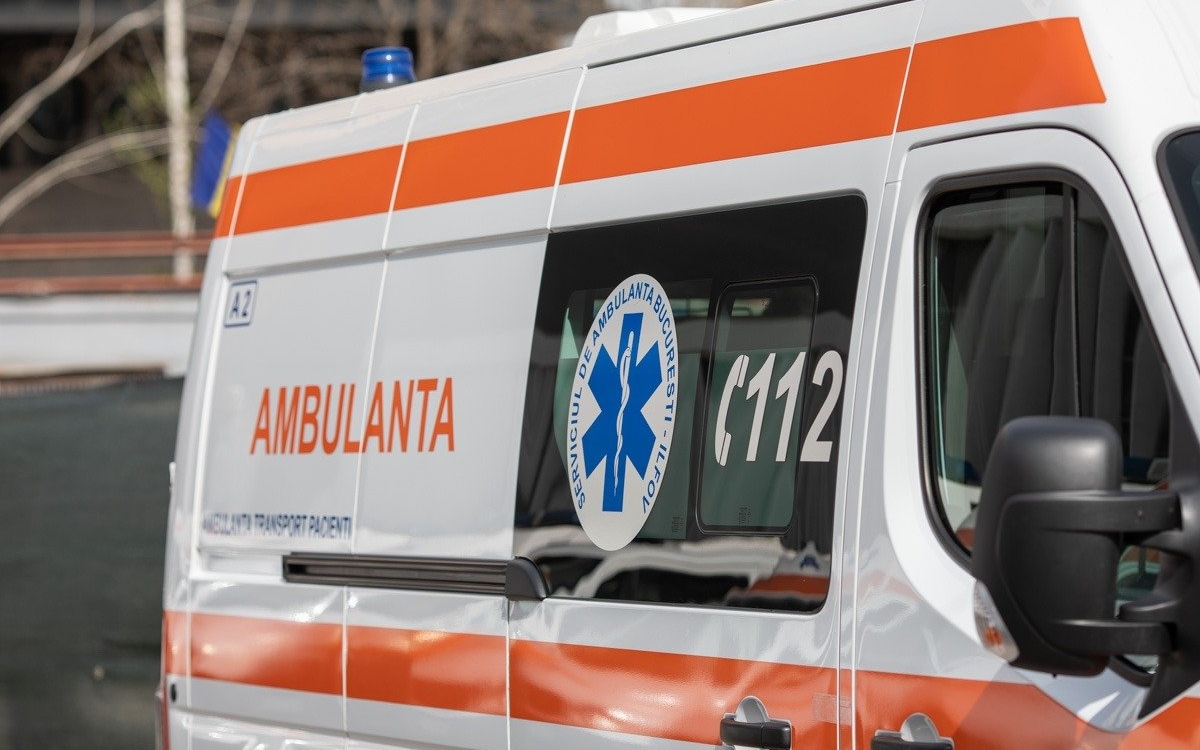 O fetiță de 2 ani din Timiș a ajuns în stare gravă la spital după ce a căzut într-un cazan cu gem fierbinte