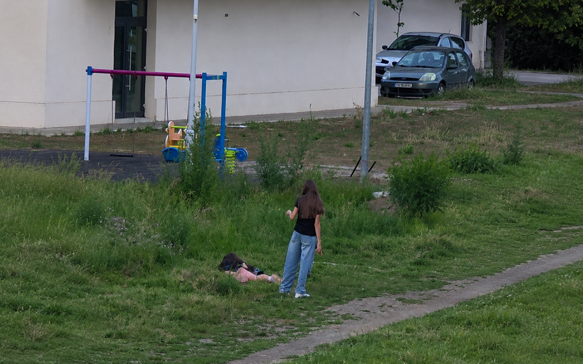 O adolescentă din Florești este abandonată de prietenele ei în timp ce se prăbușește la pământ. „Vă rog, ajutați-mă"