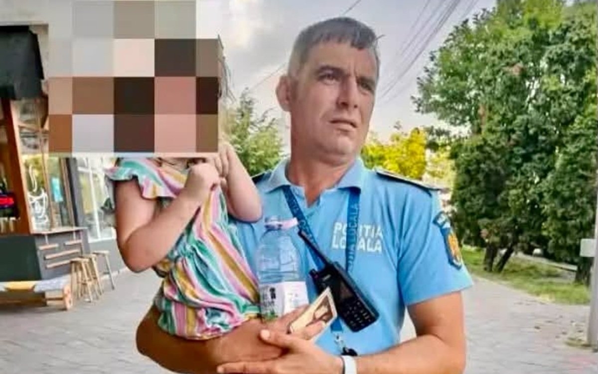 O fetiță de 4 ani din Iași a fost lăsată singură în mașină în plin cod roșu de caniculă