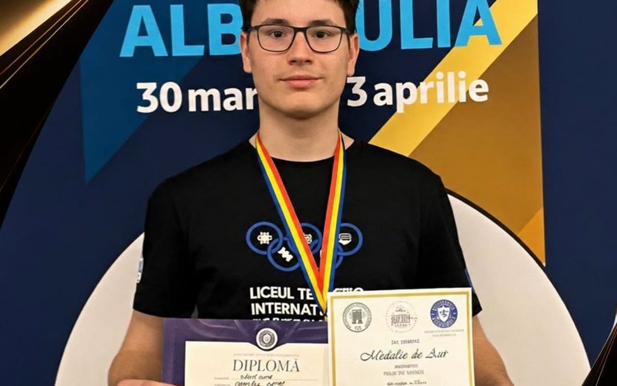 Mândria României! Matei, un elev de 18 ani din București este olimpic la matematică, informatică și inteligență artificială