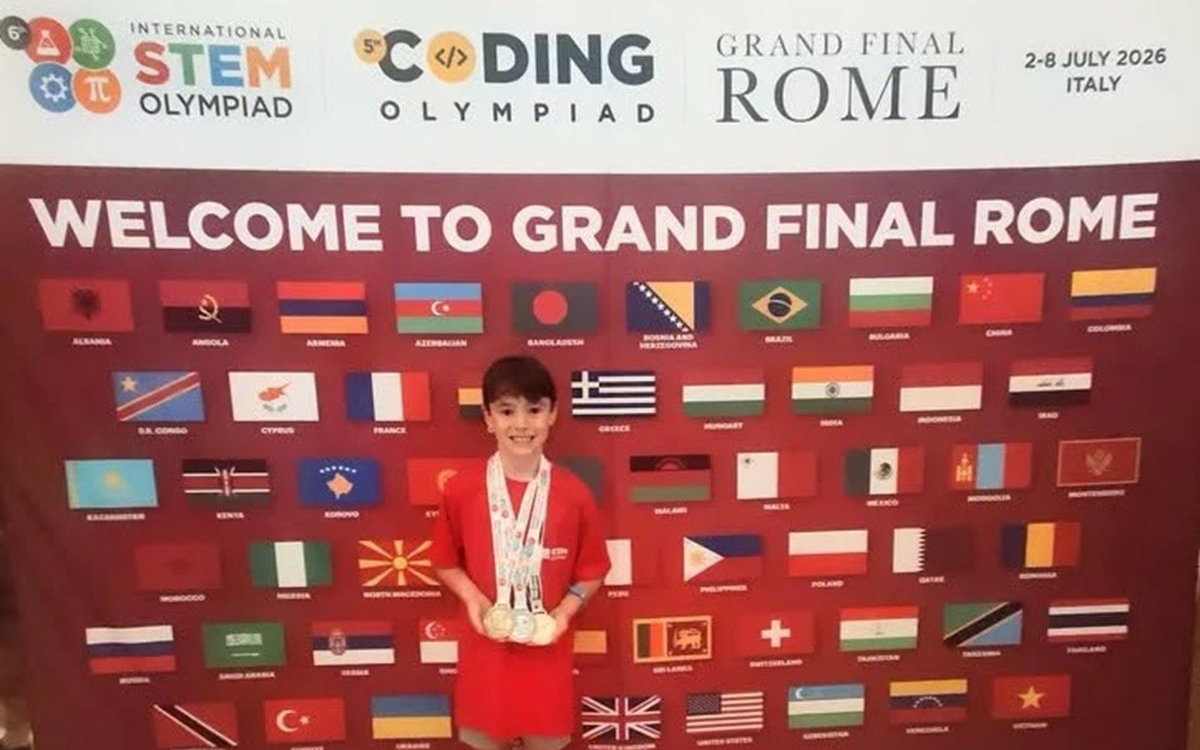 El este Alex, copilul de 9 ani care face România mândră peste hotare! La numai 9 ani a câștigat trei medalii la Olimpiada Internaţională STEM din Roma