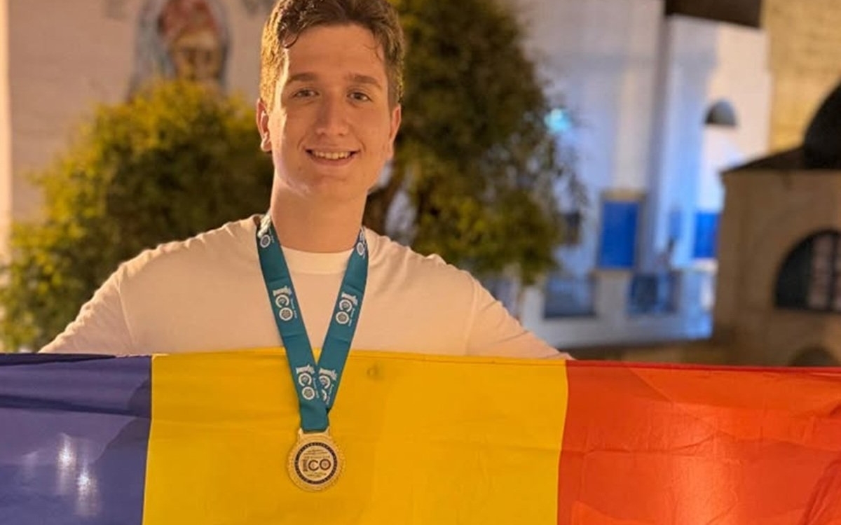 Răzvan Iacob, un elev de 17 ani din București a adus acasă medalia de aur la Olimpiada Internațională de Securitate Cibernetică din Europa
