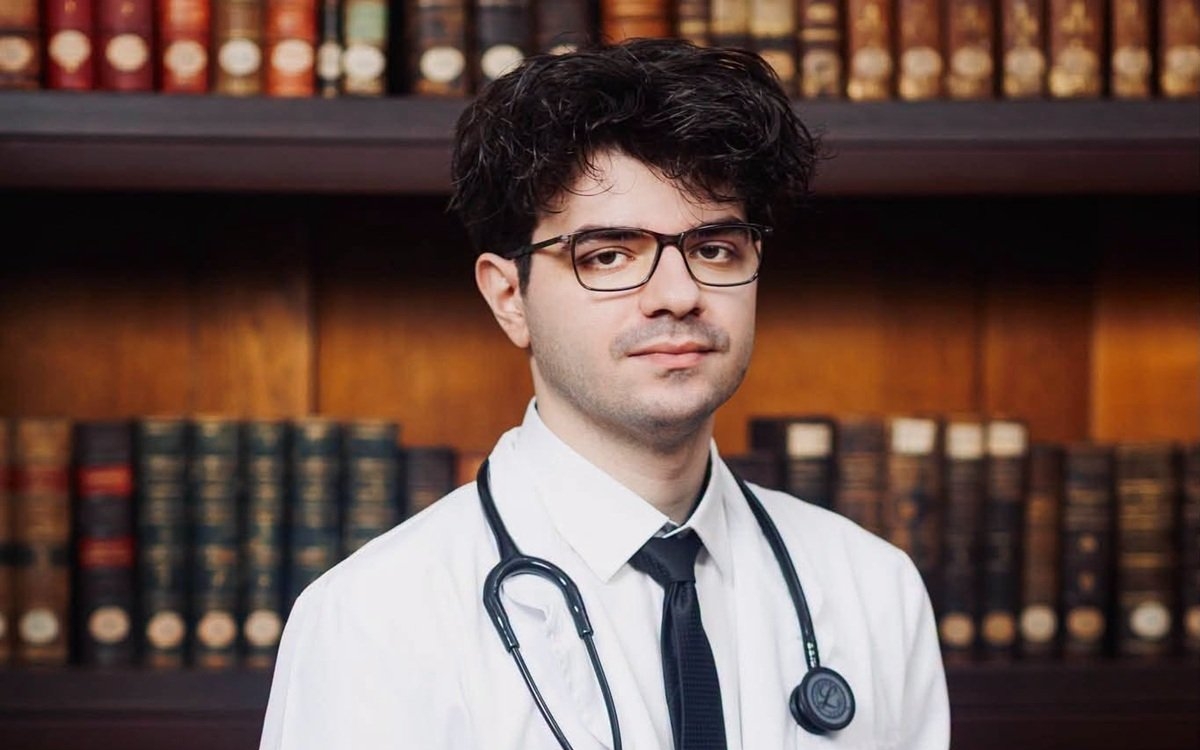 Parcurs de 10 pe linie pentru Călin Vameșu, absolventul desemnat șef de promoție la UMF Iași. „Sunt foarte consecvent, ambițios și perseverent"