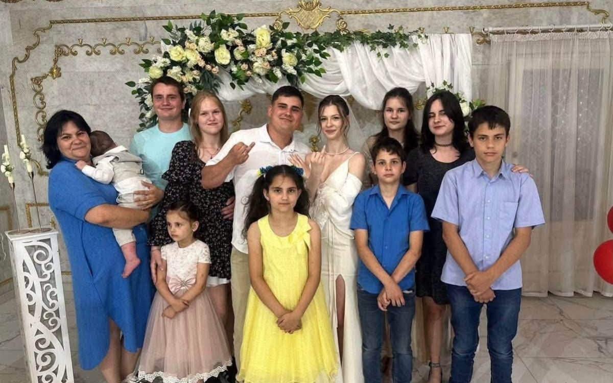 O familie cu 10 copii, distrusă de un atac cu rachetă. Părinții și șapte dintre copii au murit sub dărâmături