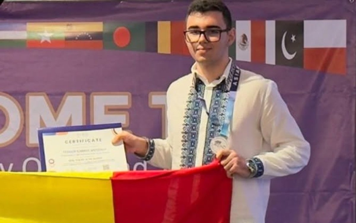 Teodor, un tânăr de numai 17 ani, olimpic internațional la chimie, a ajuns să fie premiat la Harvard. „A fost aplaudat, în mod special, la scenă deschisă și a primit o medalie de argint"