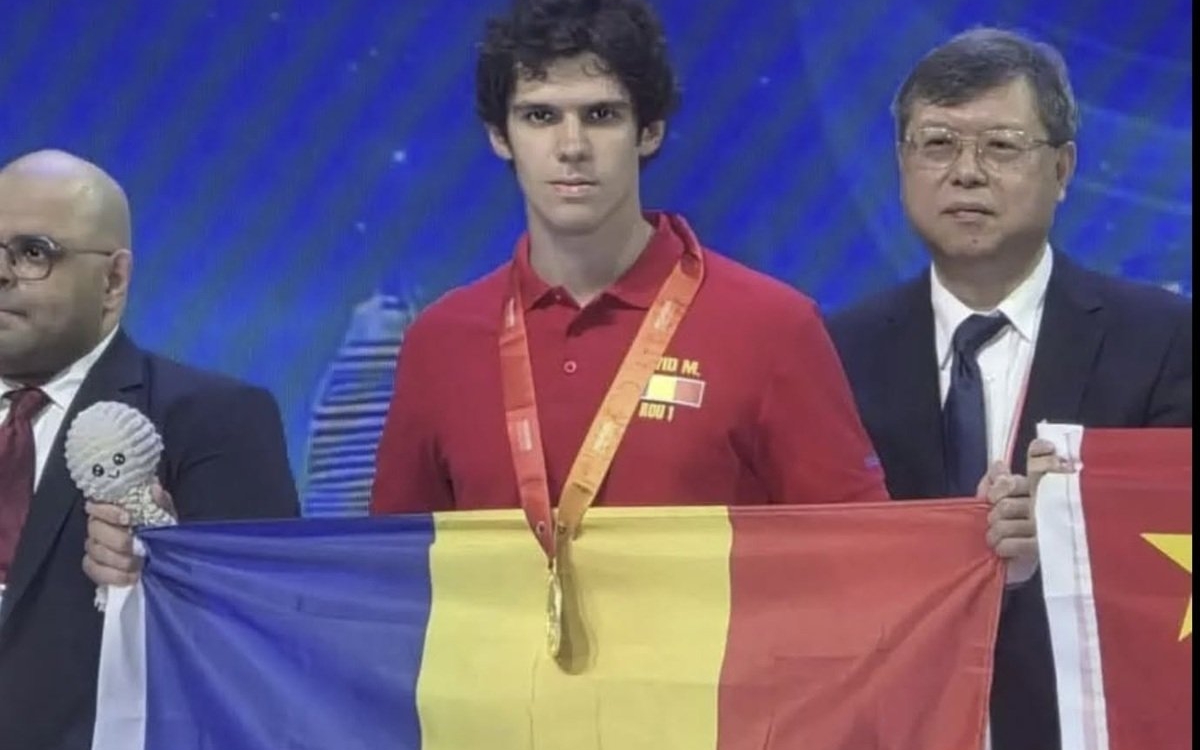 David Mărghidan, un tânăr din Argeș face România mândră. Povestea impresionantă a tânărului care a urcat pe podium la Olimpiada Internațională de Matematică