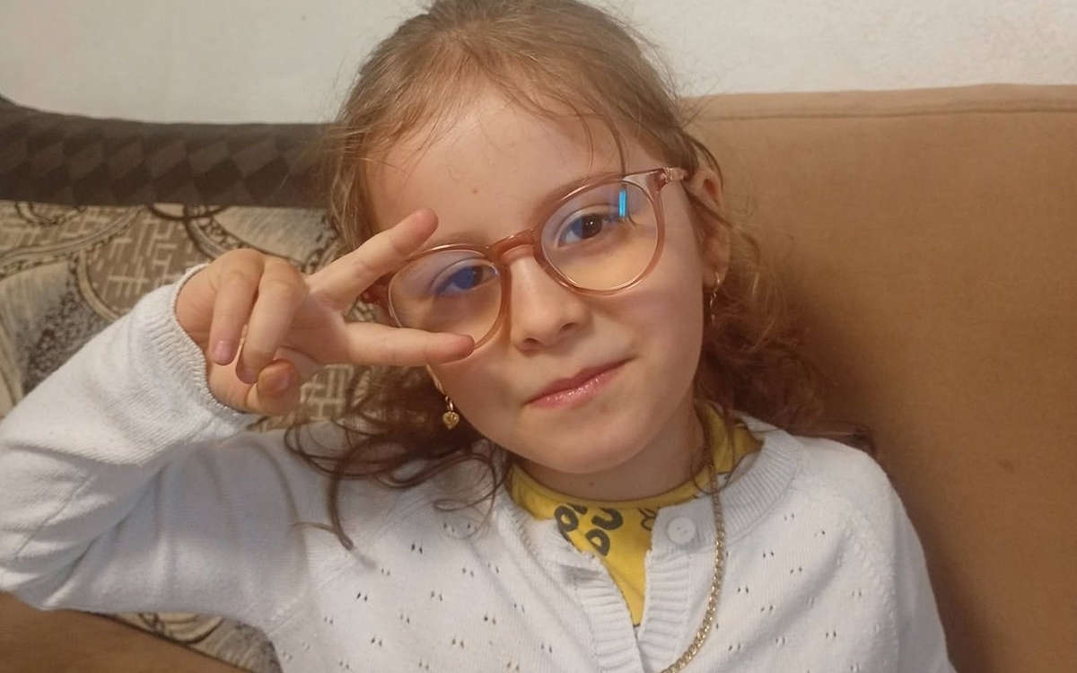 „De ce ai plecat și ne-ai lăsat singuri". Rebeca, o fetiță de numai 6 ani a sfârșit tragic la Moinești