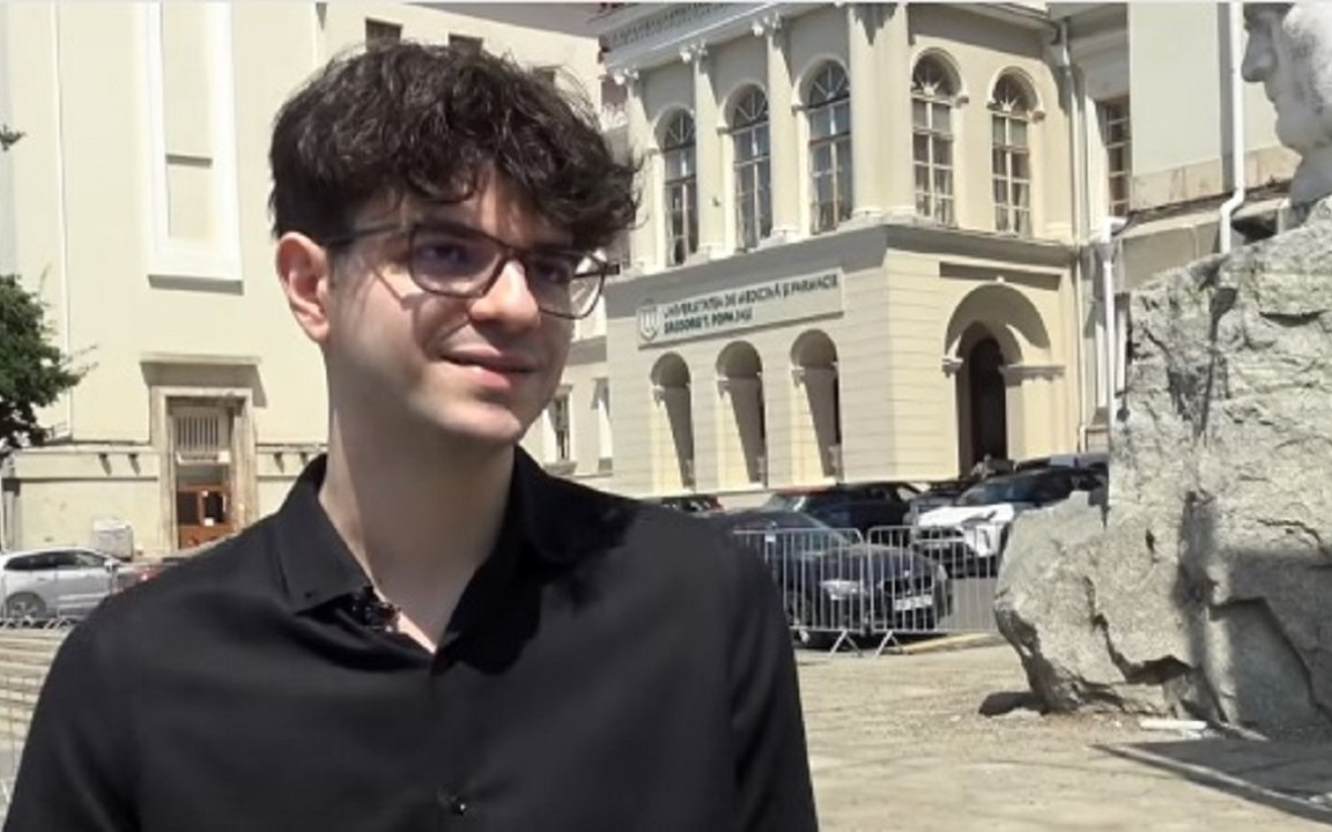 El este elevul de nota 10! Călin Vameșu a fost șef de promoție la Facultatea de Medicină din Iași, după 6 ani în care a avut numai note de 10