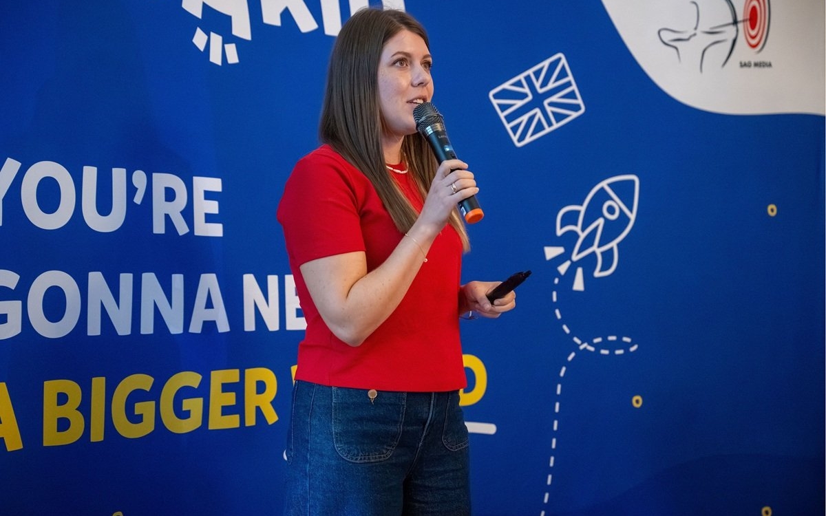 Peste jumătate dintre părinți cred că inteligența artificială poate accelera învățarea limbii engleze, potrivit Novakid