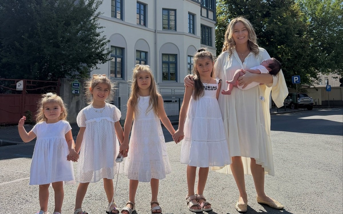 Mama e tot mama! Laura Cosoi își alăptează fiica cea mică la Gala „Nu există nu se poate". „Am venit cu Nina pentru că alăptez"