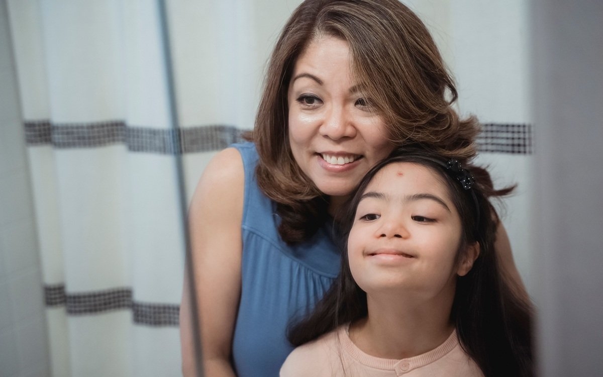 „Mami, sunt urâtă!” De ce tot mai multe fete ajung să fie nemulțumite de felul în care arată încă din preadolescență și cum gestionăm noi situația