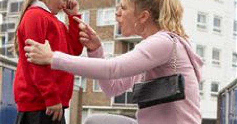 5 lucruri pe care sa NU le faci in public cu copilul tau