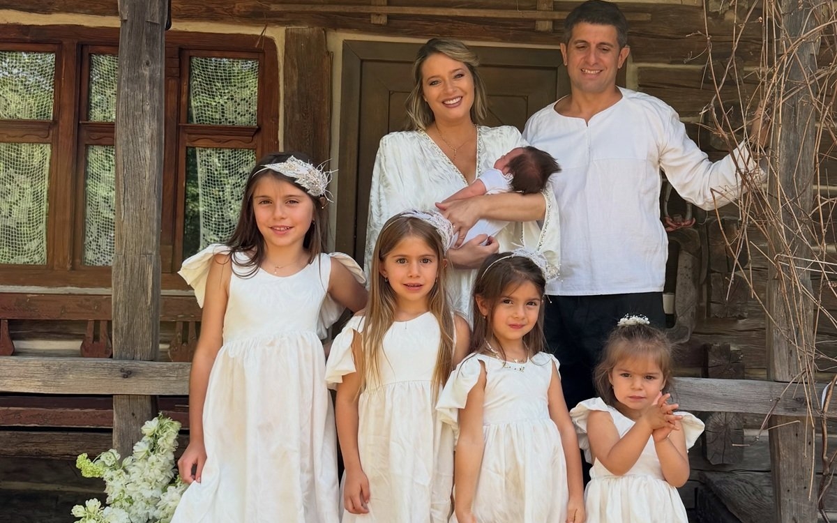 Laura Cosoi a vorbit deschis despre provocările vieții de familie cu cinci copii de vârste apropiate. „Nu pot împărți fiecare zi în cinci porții identice"