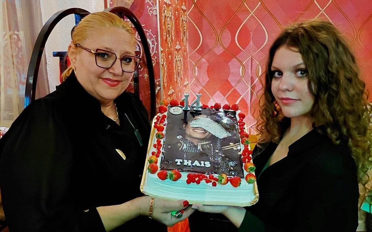 Thais, fiica Dianei Șoșoacă a împlinit 14 ani. Ce urare emoționantă i-a făcut mama ei în online