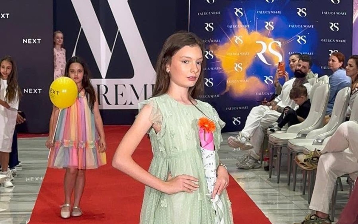 Ilinca are numai 12 ani dar este deja vedetă pe podiumul de modă! A câștigat titlul de „The Best Model of Europe“