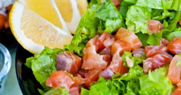 Aperitive de Pasti: Salata cu pastrav afumat