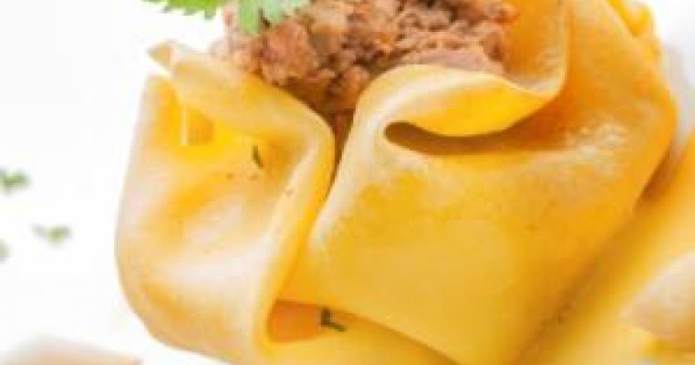 Aperitive deosebite: Cosulete de cascaval umplute cu branza si masline