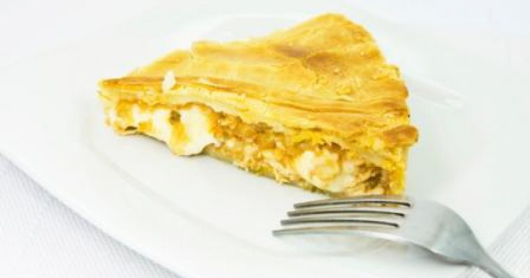 Aperitive deosebite: Placintica din cascaval si pastrama
