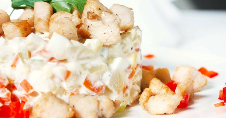 Salata Boeuf cu piept de pui