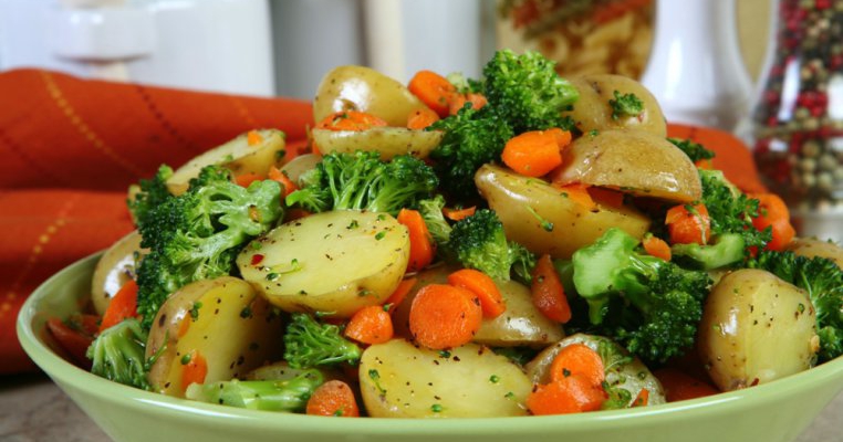 Salata de cartofi cu broccoli